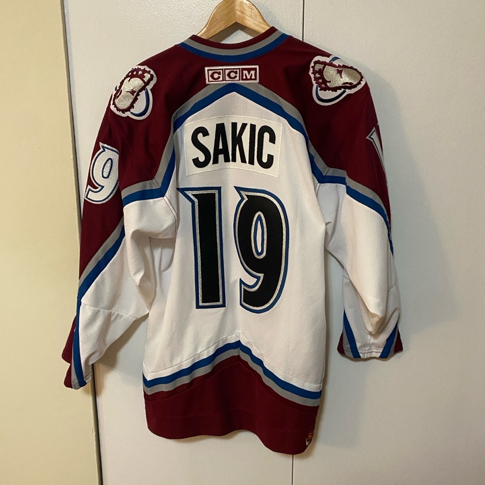 CCM vintage 1990s Colorado Avalanche Sakic 19 Captain NHL Hockey Jersey